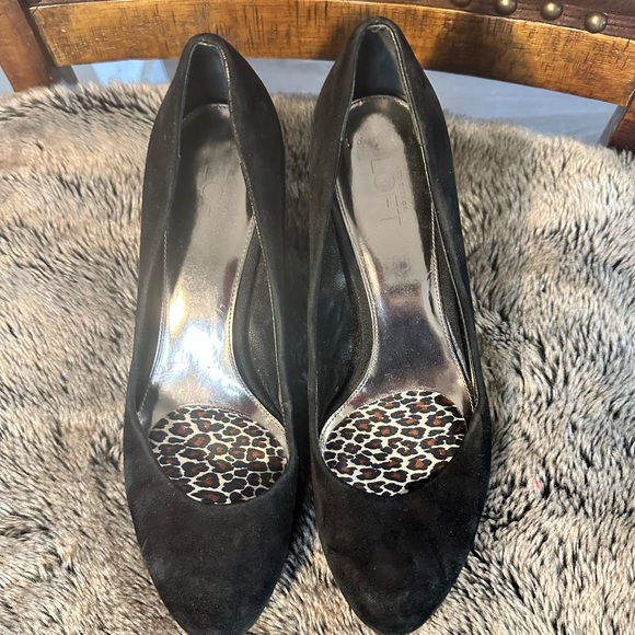 LOFT Shoes - Ann Taylor Loft Suede/ Leather Black Heels, size 7.5